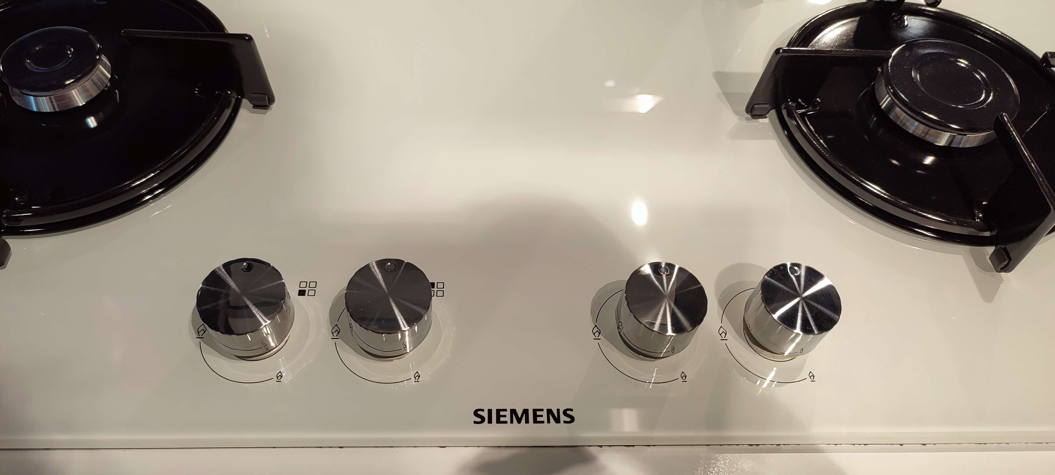 Siemens EN7B2PO100 iQ300 Gazlı Ocak 75 cm Sert cam, Beyaz - Teşhir Ürün